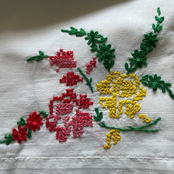 Vintage Pillowcase Embroidered Cross Stitch Roses - Picture 4 of 4